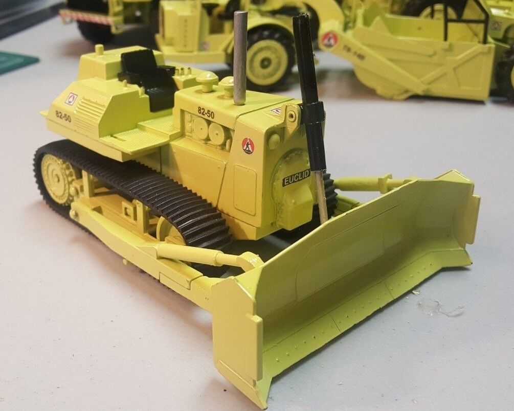 1/40 EUCLID 82-50 Bulldozer in Euclid